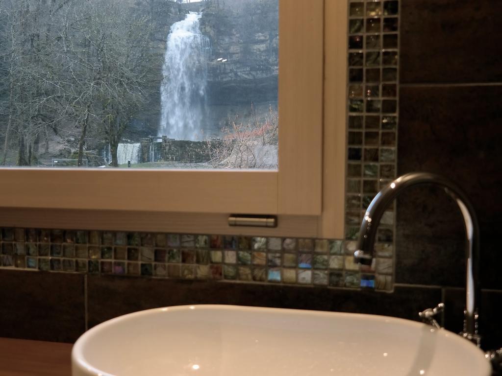 Au Moulin Des Fees - Maison D'Hotes Cascades Du Herisson Bonlieu Rum bild
